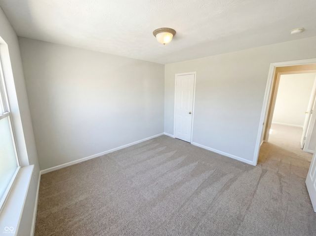 6767 Woodcliff Circle, Zionsville, IN 46077