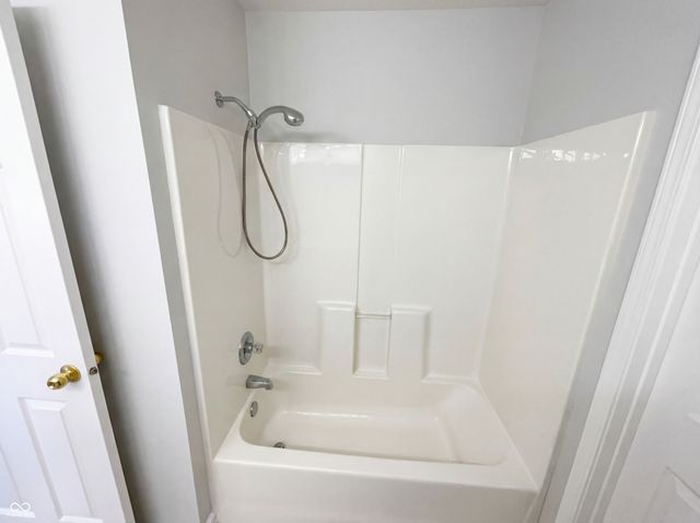 6767 Woodcliff Circle, Zionsville, IN 46077