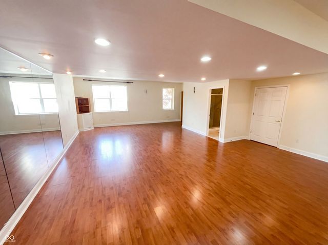 6767 Woodcliff Circle, Zionsville, IN 46077