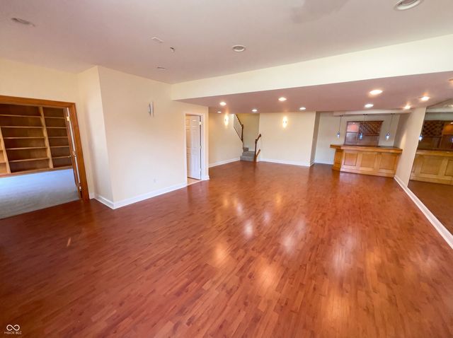 6767 Woodcliff Circle, Zionsville, IN 46077