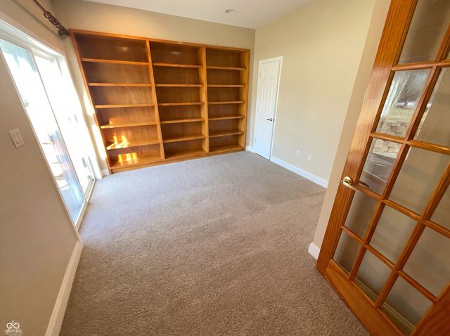 6767 Woodcliff Circle, Zionsville, IN 46077