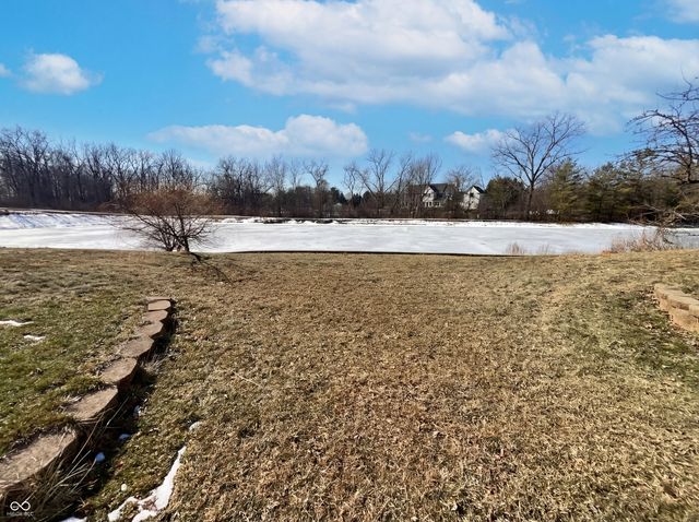 6767 Woodcliff Circle, Zionsville, IN 46077