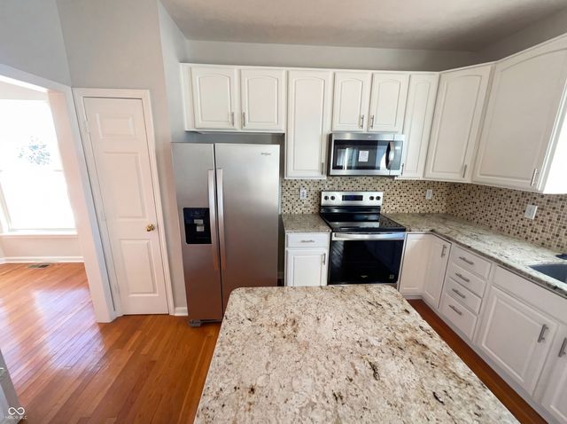 6767 Woodcliff Circle, Zionsville, IN 46077