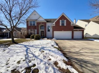 6767 Woodcliff Circle, Zionsville, IN 46077