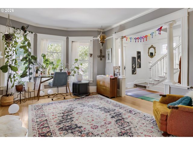 2124 Ne DAVIS St, Portland, OR 97232