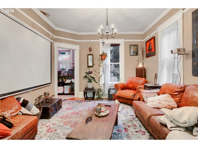 2124 Ne DAVIS St, Portland, OR 97232