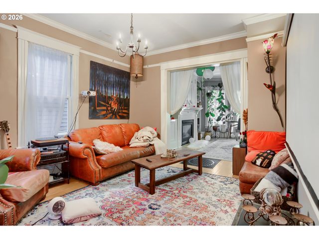 2124 Ne DAVIS St, Portland, OR 97232