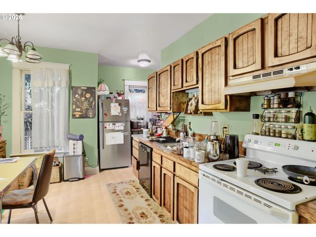 2124 Ne DAVIS St, Portland, OR 97232