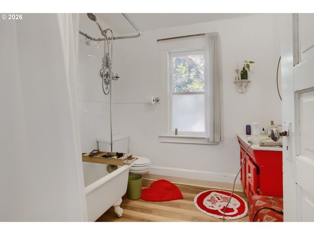 2124 Ne DAVIS St, Portland, OR 97232