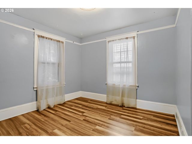 2124 Ne DAVIS St, Portland, OR 97232