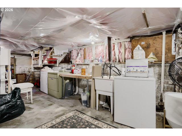 2124 Ne DAVIS St, Portland, OR 97232
