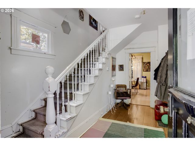 2124 Ne DAVIS St, Portland, OR 97232