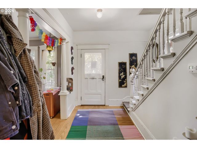 2124 Ne DAVIS St, Portland, OR 97232