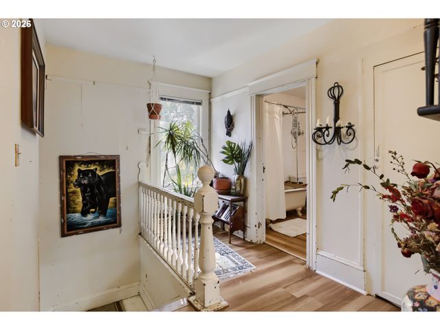 2124 Ne DAVIS St, Portland, OR 97232