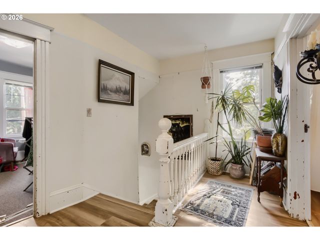 2124 Ne DAVIS St, Portland, OR 97232