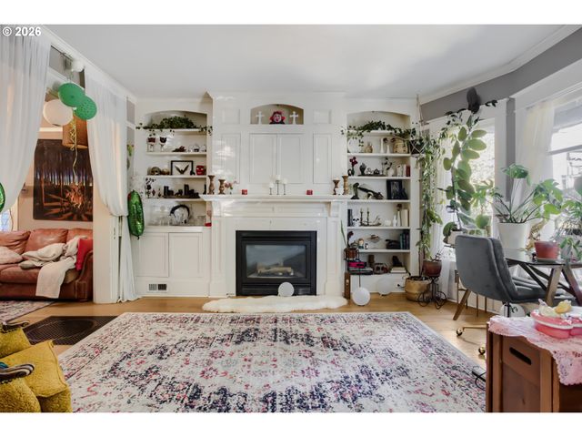 2124 Ne DAVIS St, Portland, OR 97232