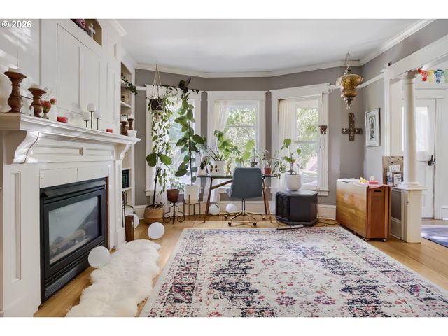 2124 Ne DAVIS St, Portland, OR 97232