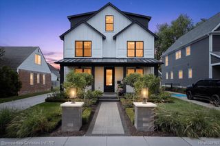 1470 Washington Boulevard, Birmingham, MI 48009