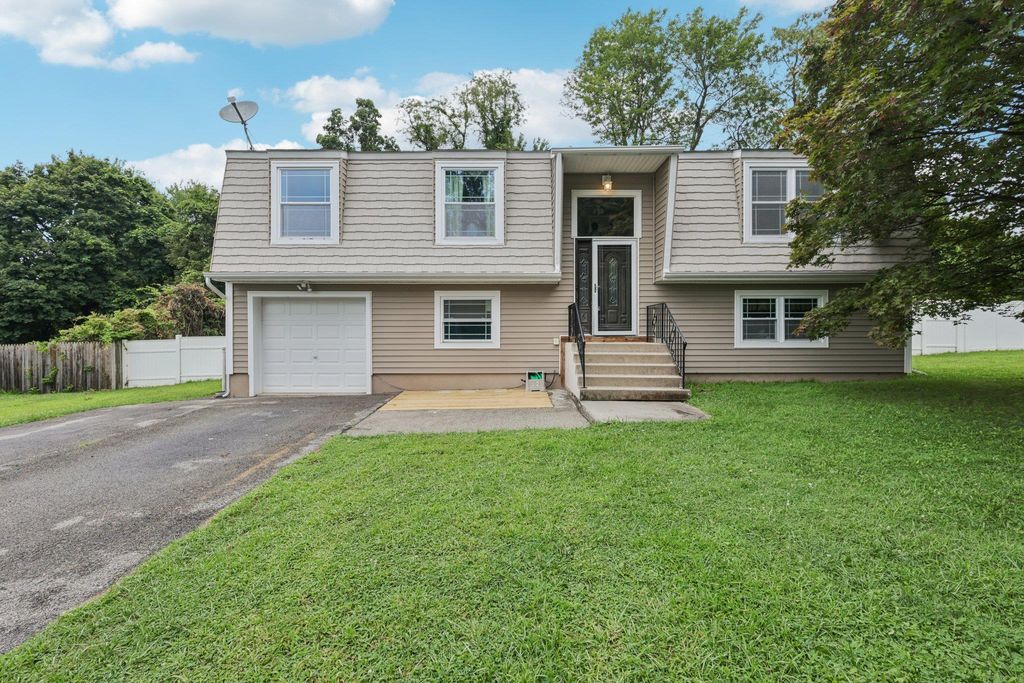 510 Macnary Road, New Windsor, NY 12553