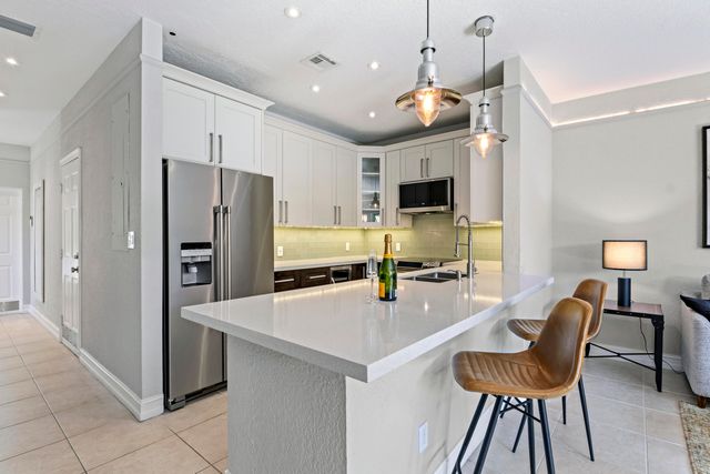 1741 NE 4th Avenue F5, Fort Lauderdale, FL 33305
