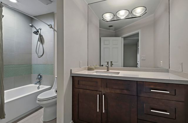 1741 NE 4th Avenue F5, Fort Lauderdale, FL 33305