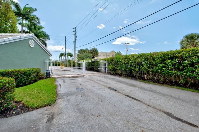 1741 NE 4th Avenue F5, Fort Lauderdale, FL 33305