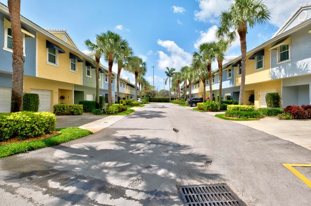 1741 NE 4th Avenue F5, Fort Lauderdale, FL 33305