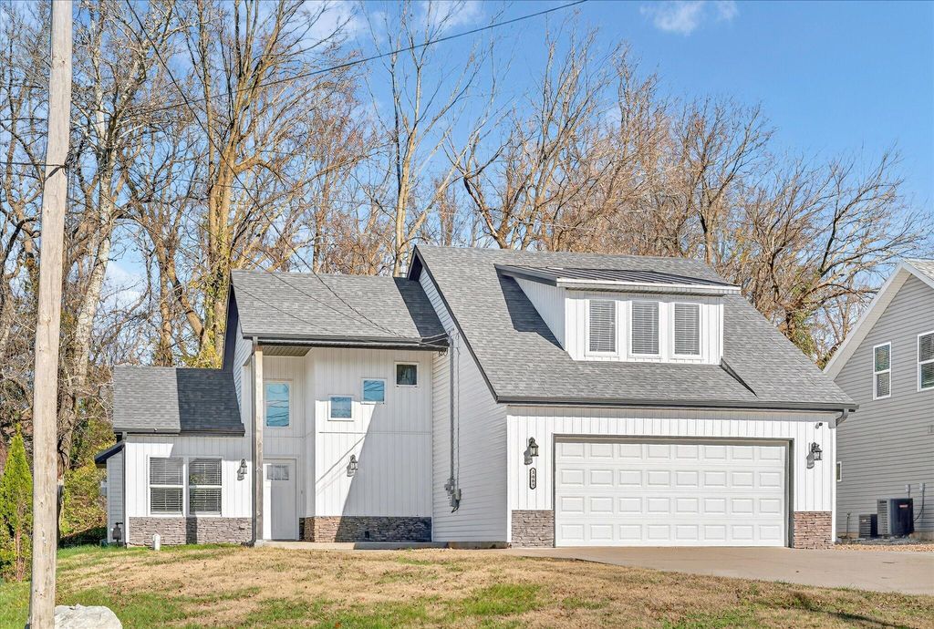 3009 E Republic Road, Springfield, MO 65804