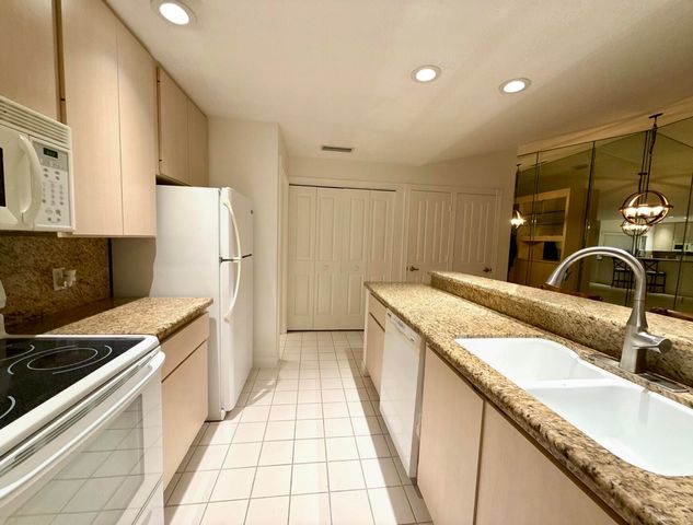 304 Sun Terrace Court, Palm Beach Gardens, FL 33403