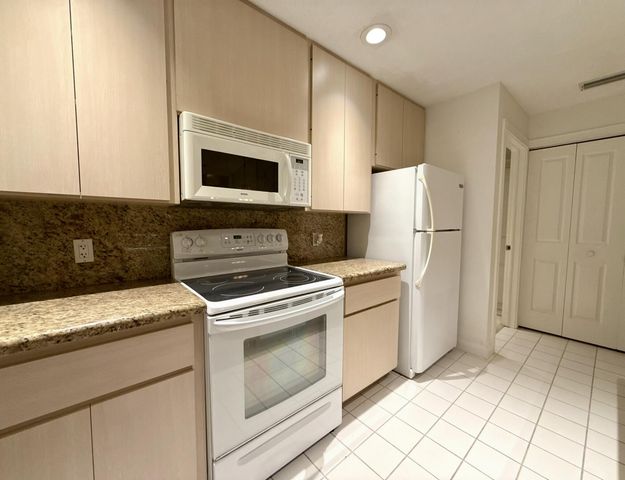 304 Sun Terrace Court, Palm Beach Gardens, FL 33403