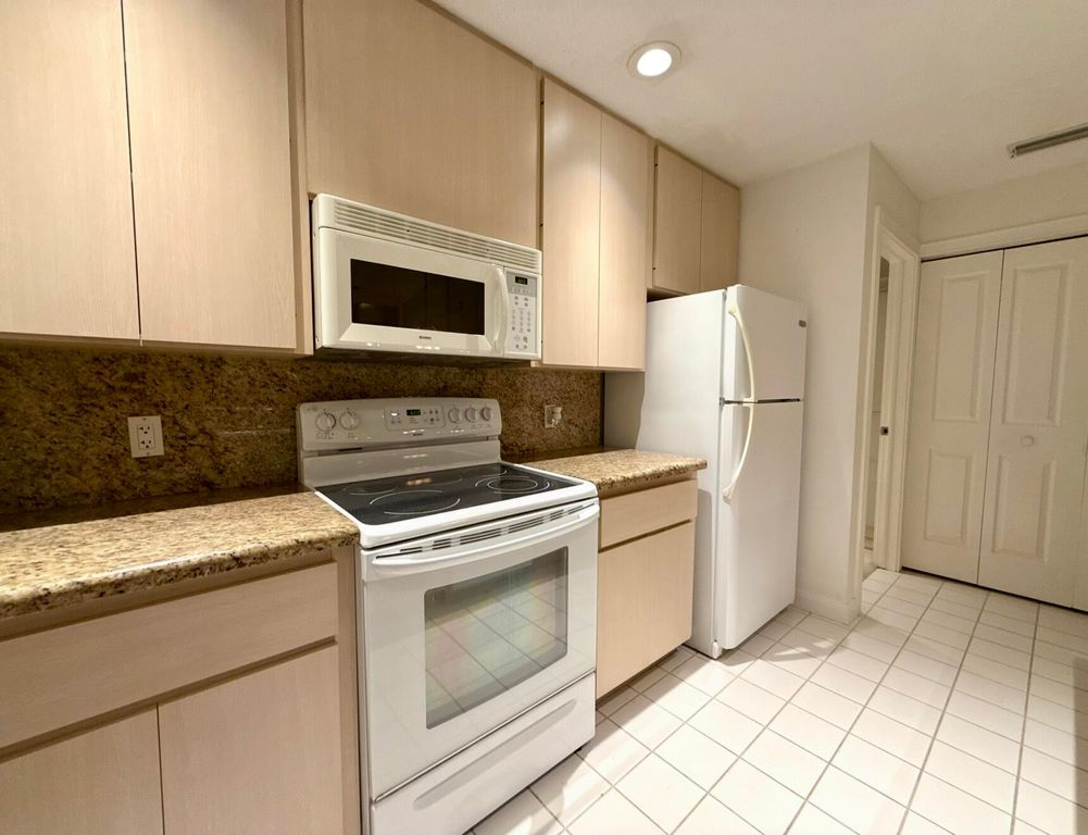 304 Sun Terrace Court, Palm Beach Gardens, FL 33403