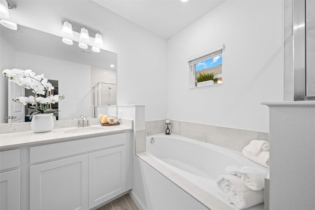 14192 NW CONVERGENCE BOULEVARD, Alachua, FL 32615