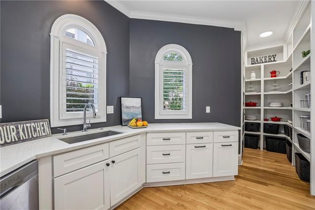 425 Laurel Chase Court, Sandy Springs, GA 30327