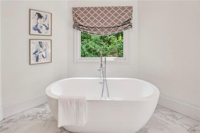 425 Laurel Chase Court, Sandy Springs, GA 30327