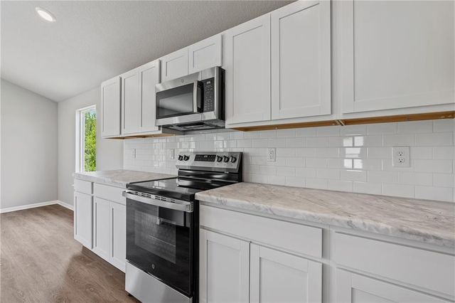 20263 W 195th Street, Spring Hill, KS 66083