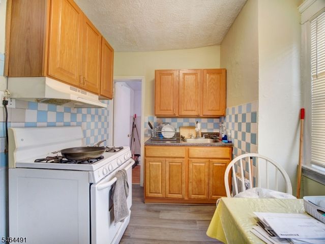 324 Clifton Ave, Newark City, NJ 07104