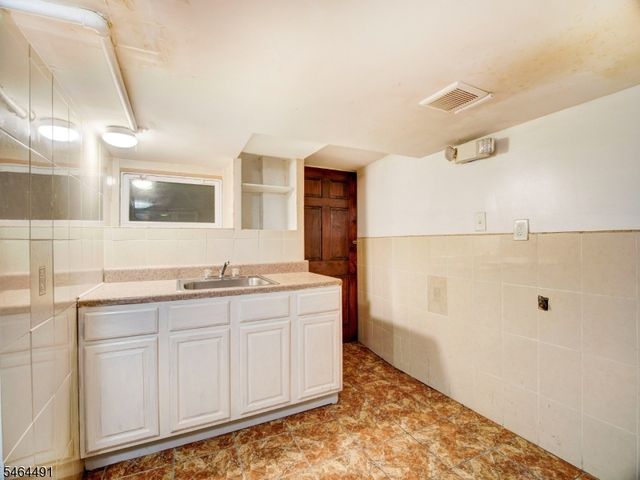 324 Clifton Ave, Newark City, NJ 07104