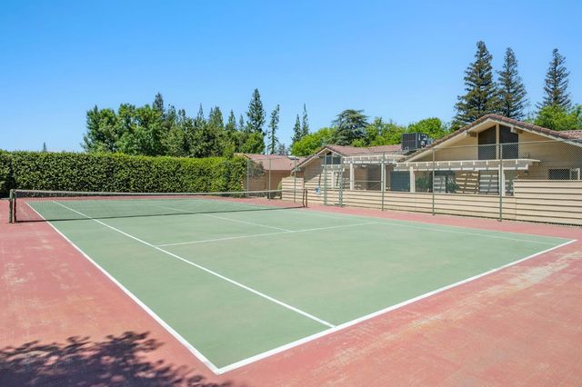 6185 N West Avenue, Fresno, CA 93711