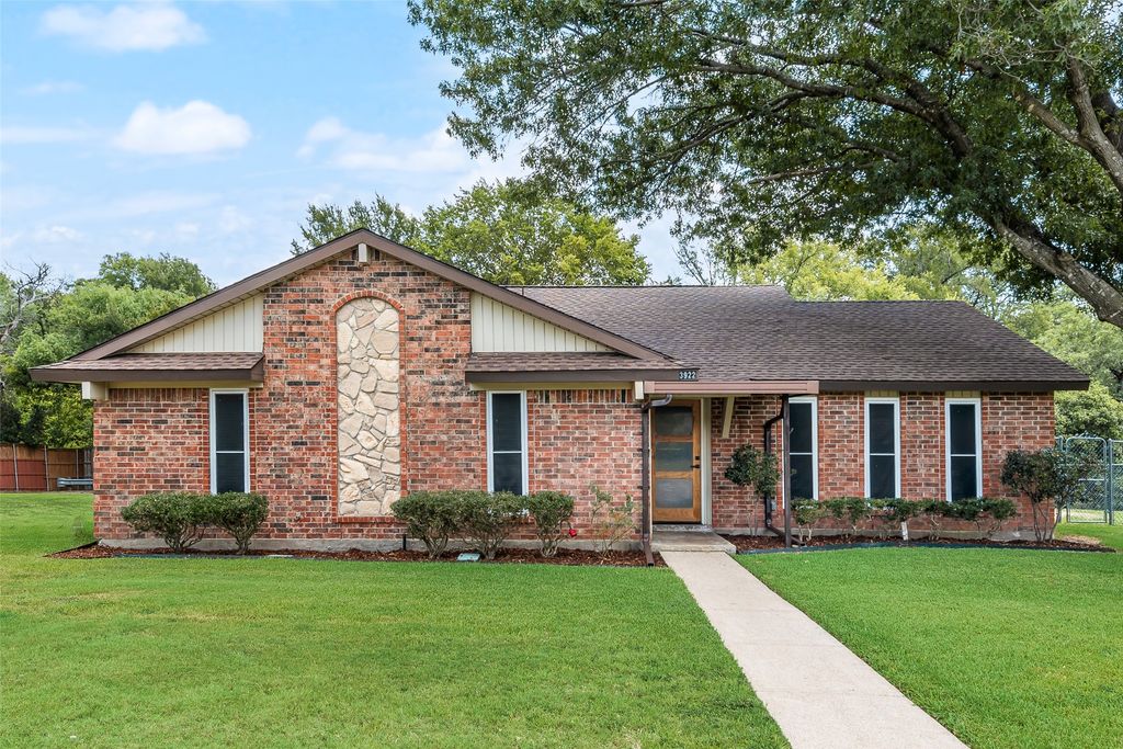 3922 Lancelott Place, Garland, TX 75043