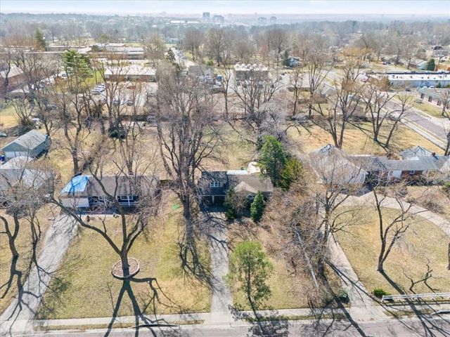 6901 W 82nd Street, Overland Park, KS 66204