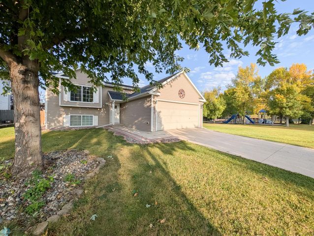 3517 12TH Street S, Moorhead, MN 56560