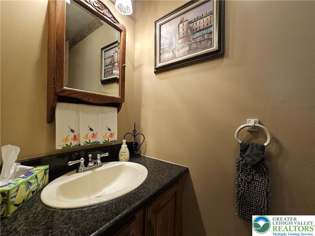 881 Gove Road, Bushkill Twp, PA 18064