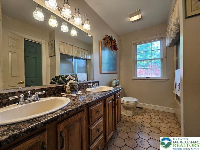 881 Gove Road, Bushkill Twp, PA 18064