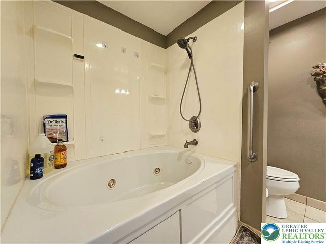 881 Gove Road, Bushkill Twp, PA 18064