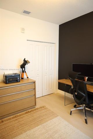 8201 NW 41st St D-402, Doral, FL 33166