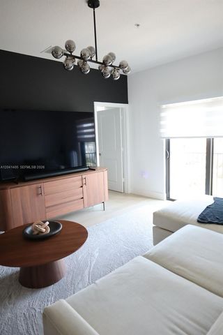 8201 NW 41st St D-402, Doral, FL 33166
