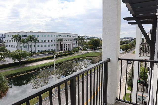 8201 NW 41st St D-402, Doral, FL 33166