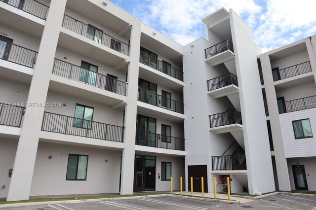 8201 NW 41st St D-402, Doral, FL 33166
