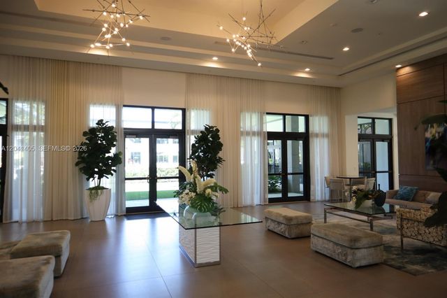 8201 NW 41st St D-402, Doral, FL 33166