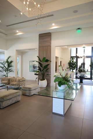 8201 NW 41st St D-402, Doral, FL 33166